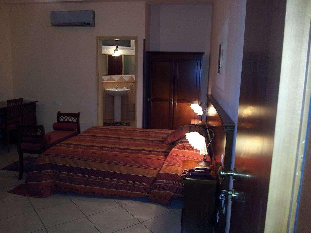 George Hotel Barcellona Pozzo di Gotto Quarto foto