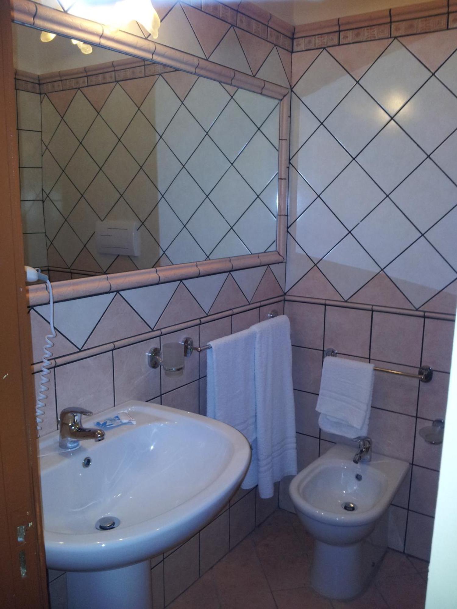 George Hotel Barcellona Pozzo di Gotto Quarto foto